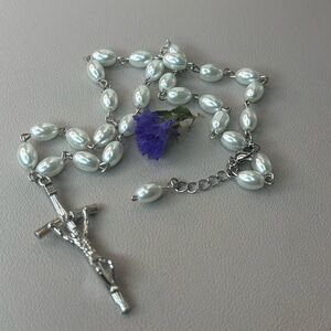 Cross choker necklace stainless and pearls 16.5” neck 🤍